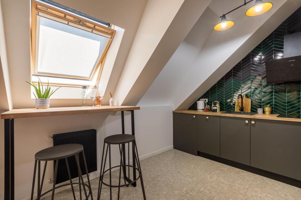 Urban Oasis With Parking Apartamento