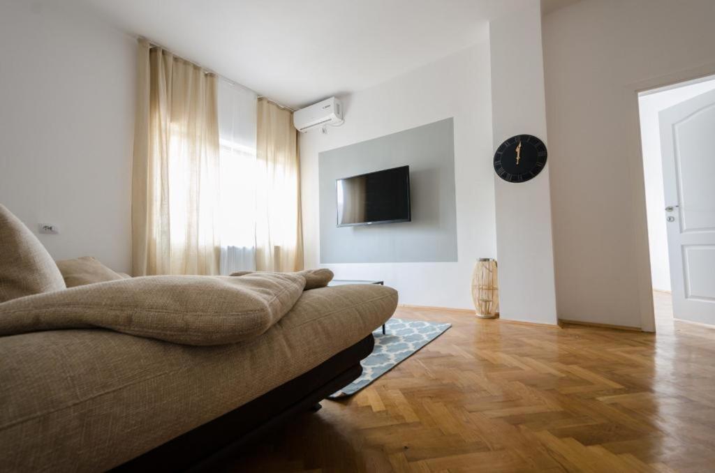 Stylized And Modern In Apartment *
