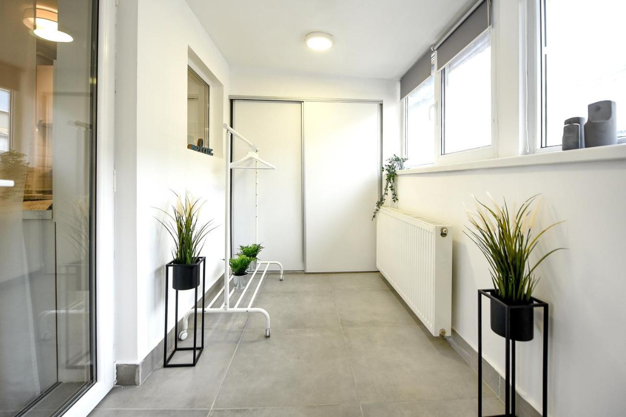 Spacious 1br In The Center - Amazing For Extended * Bucharest
