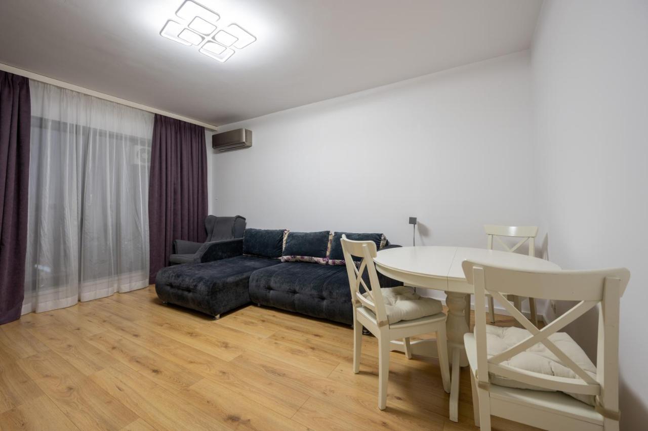 Plaza 1 Apartment *