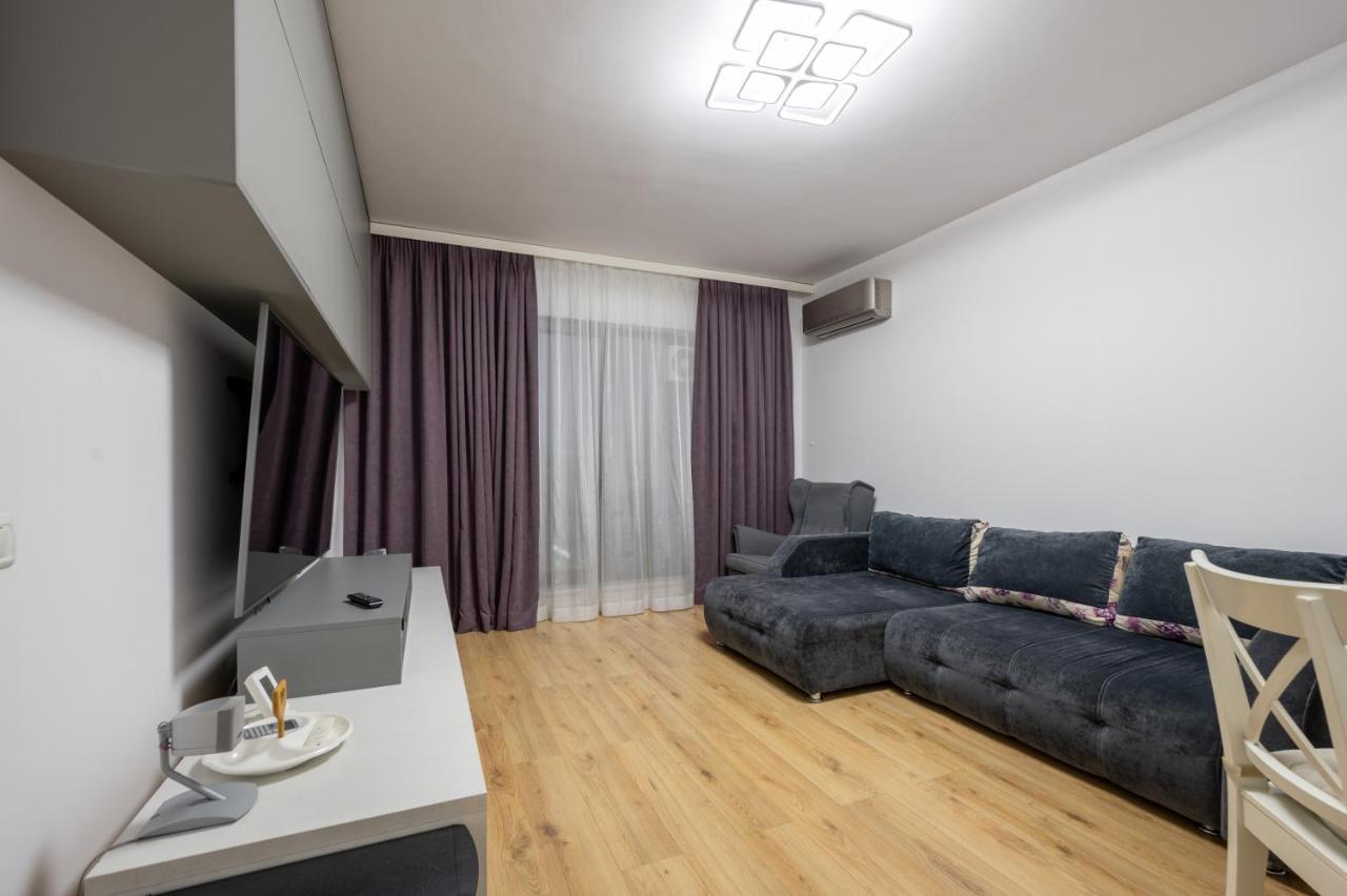 Plaza 1 Apartment *