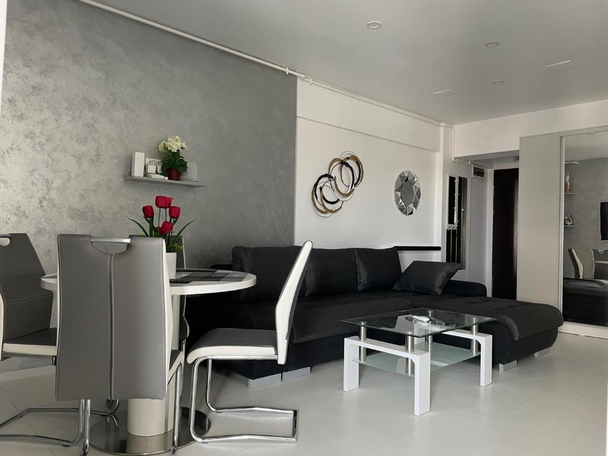 Luxury Westpark 2-room Lakeview W5 Bucharest
