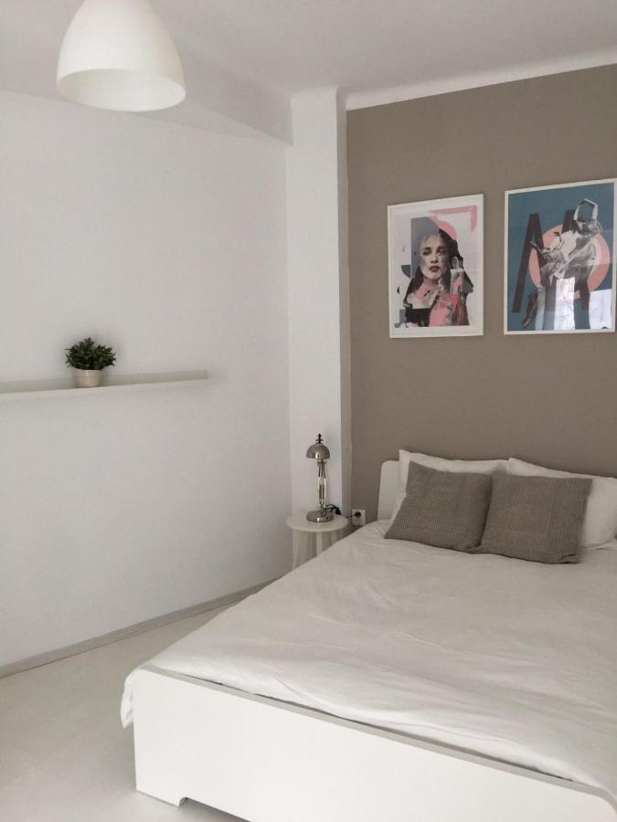 Superb In Center Apartment
