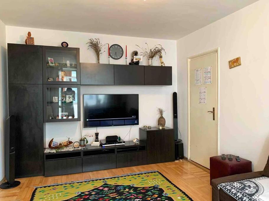 Muncii Area Netflix Apartament *