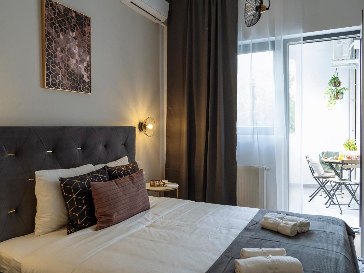 Bright 3br Flat - Location - View Balcony *