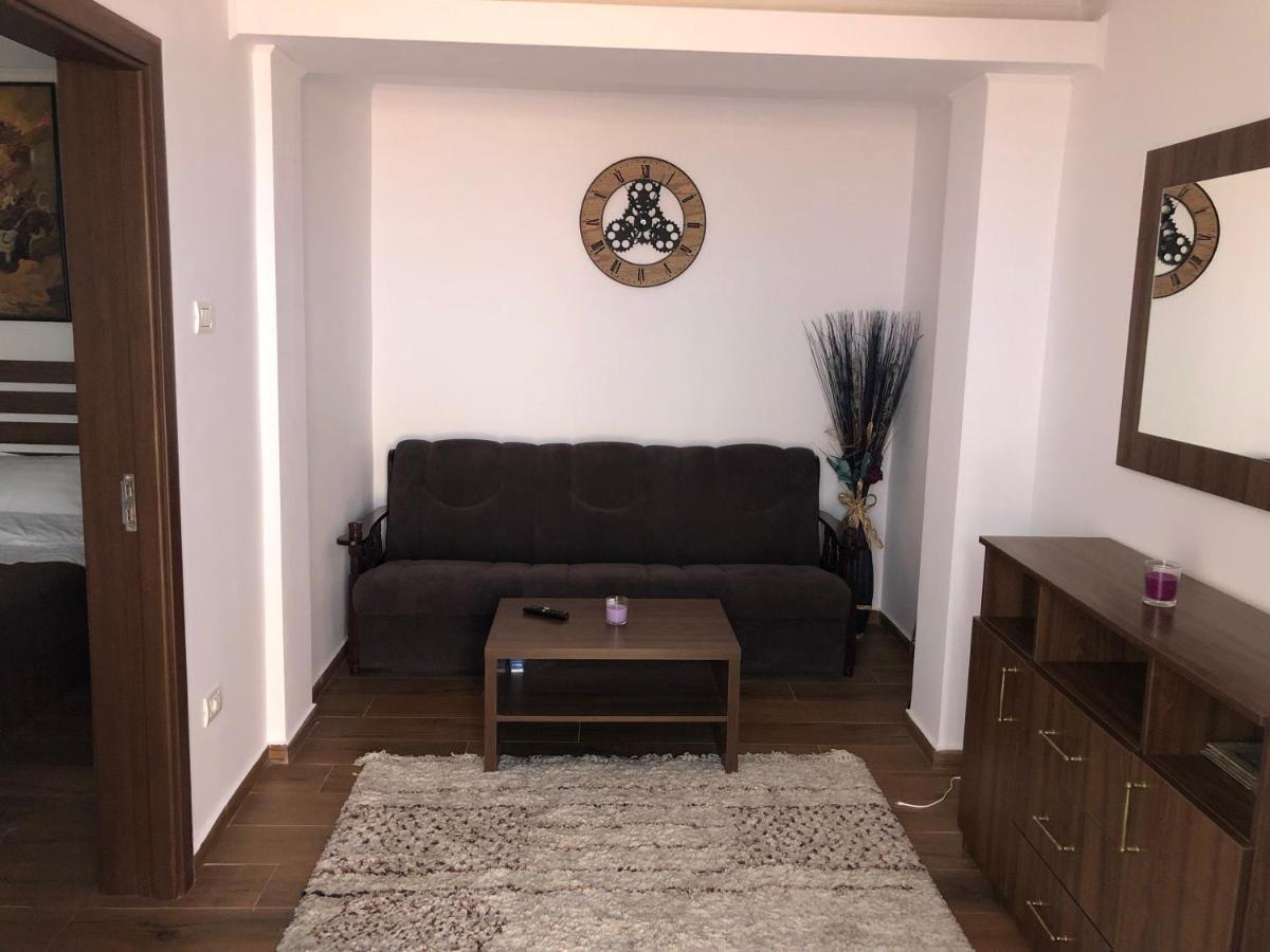 2 La Casa - * Bucureşti