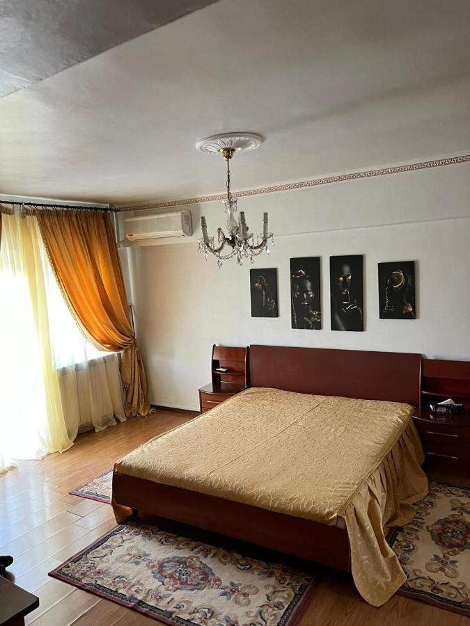 Unirii 64 * Bucharest