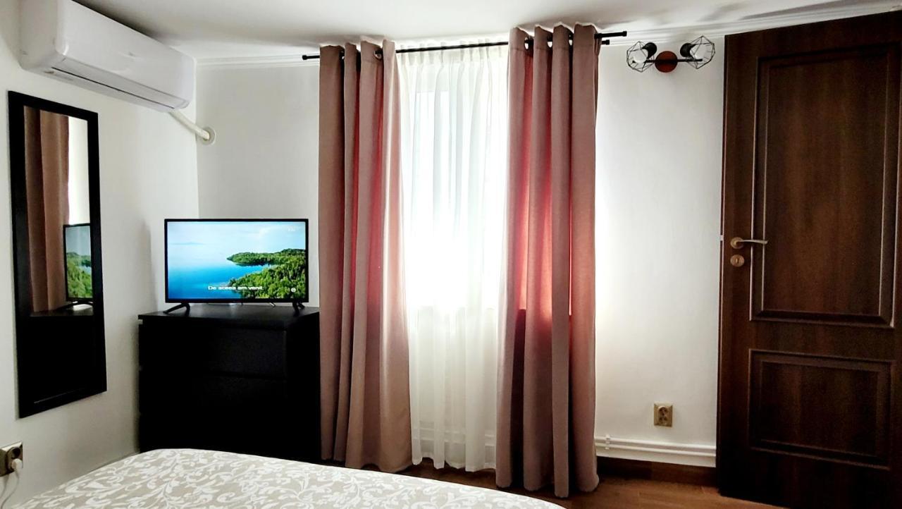 Apartment Rose Garden House