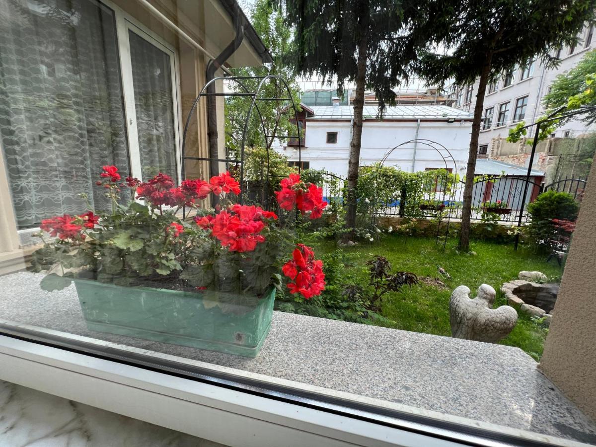 Boutique Cathedral Plaza Residences For Rent Downtown Bucureşti