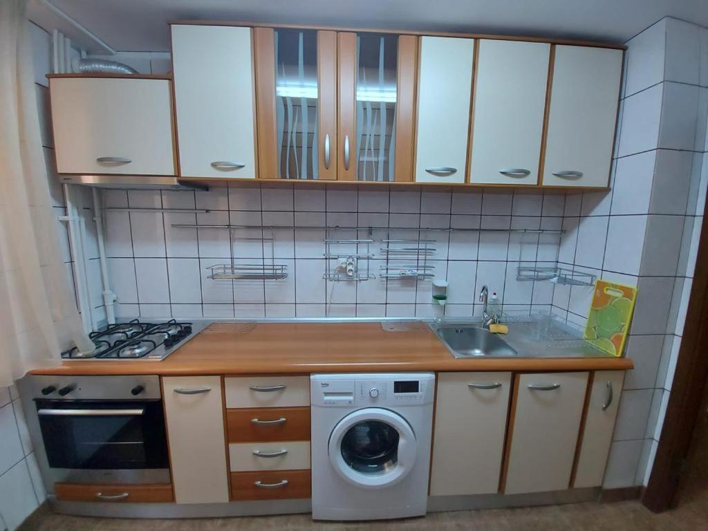 Apartament 3 Camere, Dotat Cu Toate Utilitățile Bucureşti