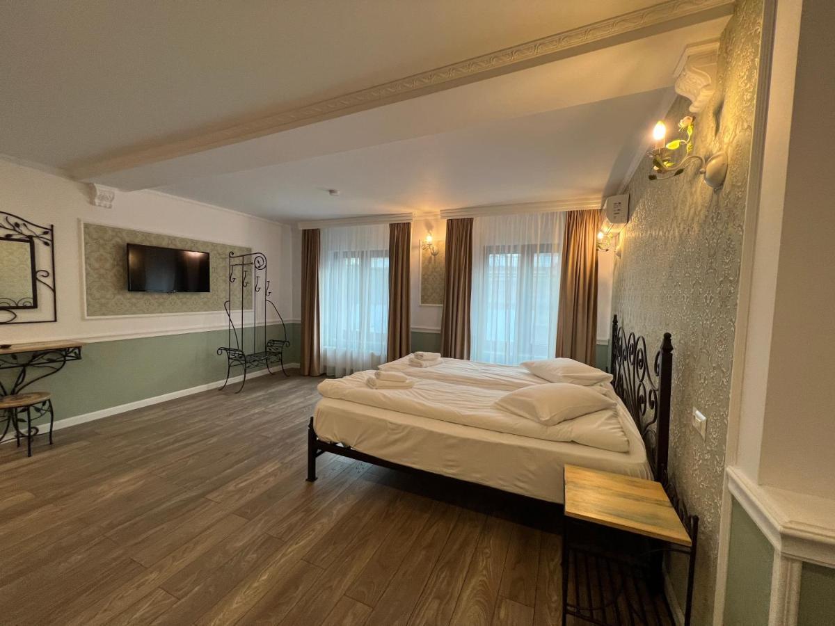 Boutique Cathedral Plaza Residences For Rent Downtown * Bucureşti
