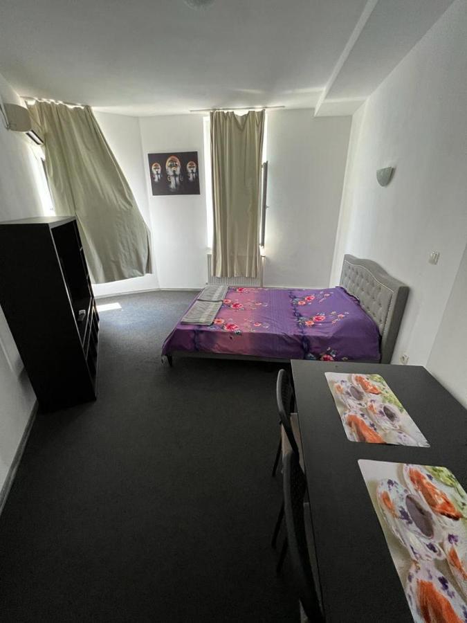 Economic Low Buget Downtown Studio Tiny On Street Piata Amzei Apartament *