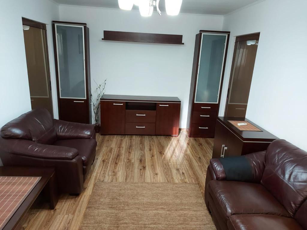 Apartament Apartament 3 Camere, Dotat Cu Toate Utilitățile Bucureşti