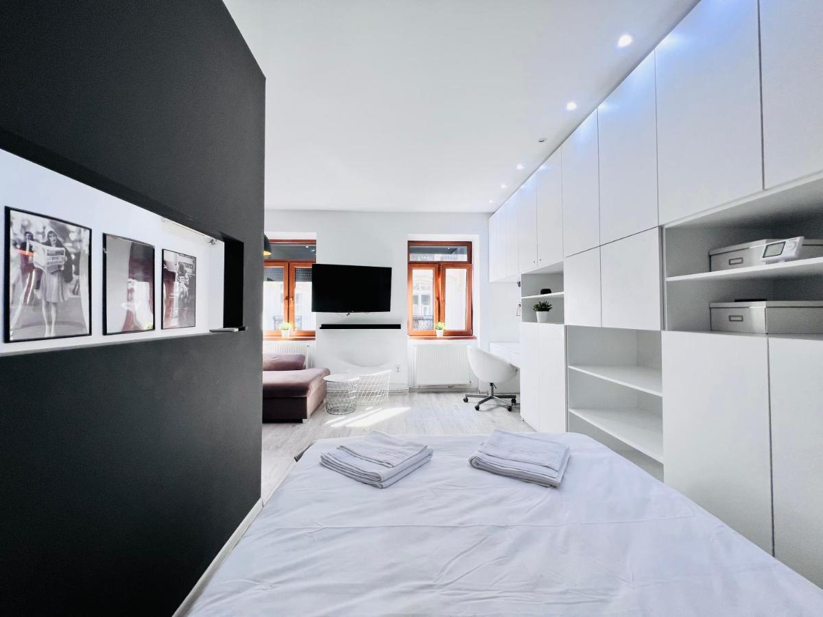 Historical 1r Near Square Apartament Bucureşti