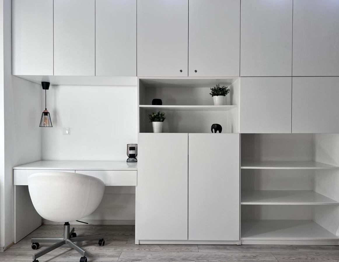 Historical 1r Near Square Apartament *