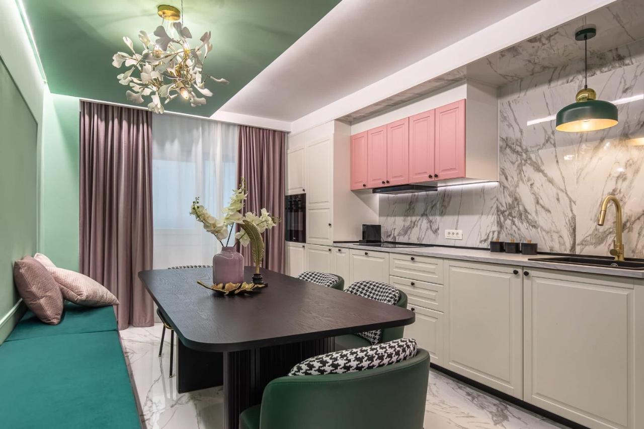 Holt - Leagues And Words Under The Sea Apartment Bucharest