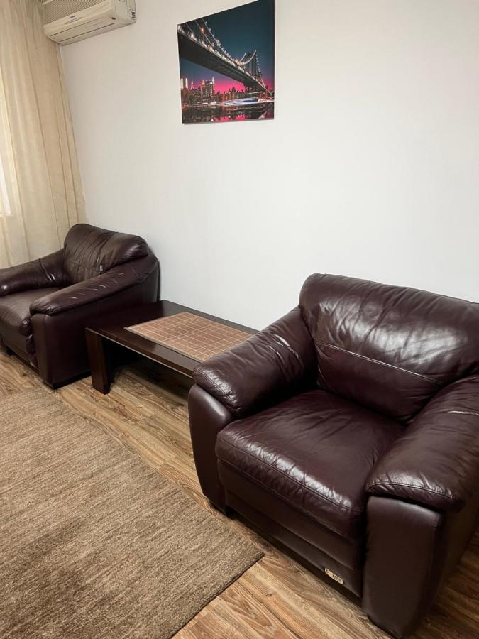 Apartament Apartament 3 Camere, Dotat Cu Toate Utilitățile Bucureşti