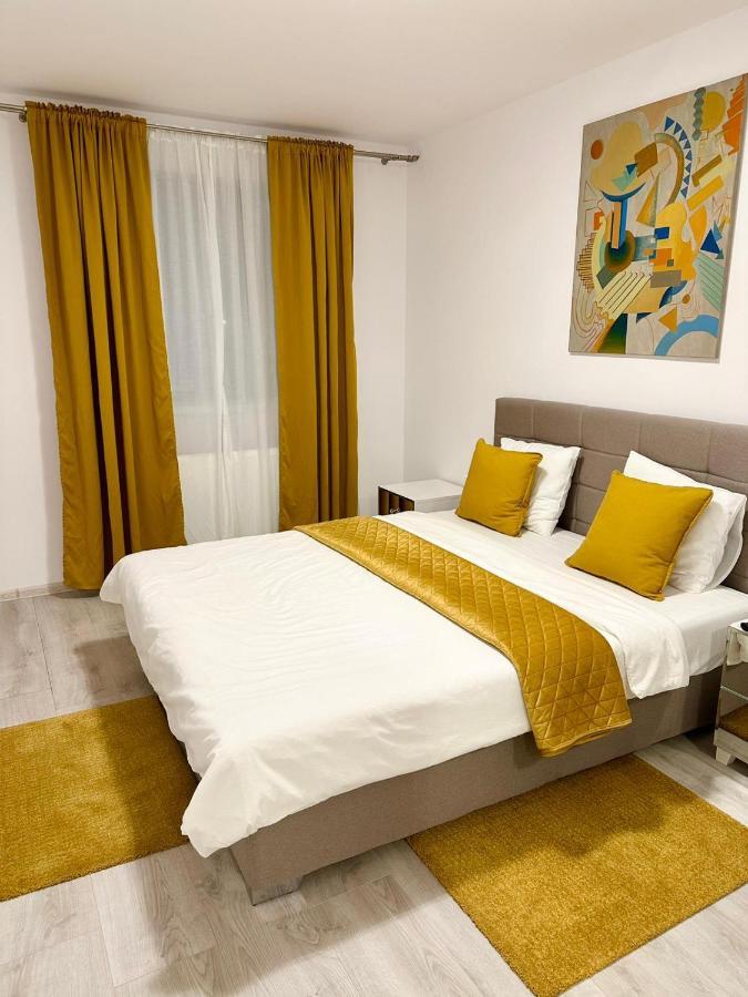 Hils Pallady Lyly Apartment