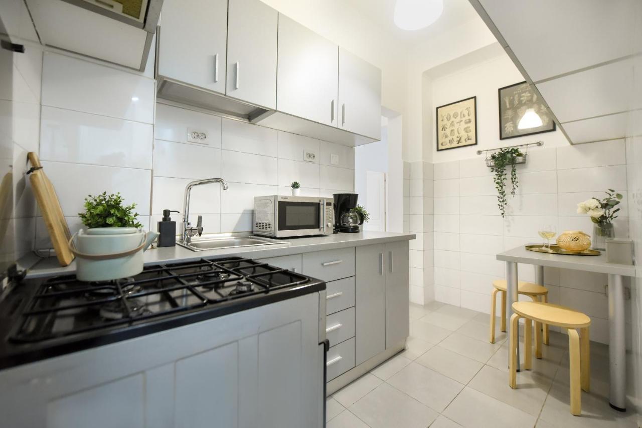 Apartment Central Treasure - Cozy 2 Bedroom In Historic Old Town Bucharest