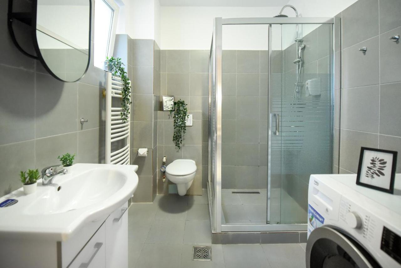 Central Treasure - Cozy 2 Bedroom In Historic Old Town