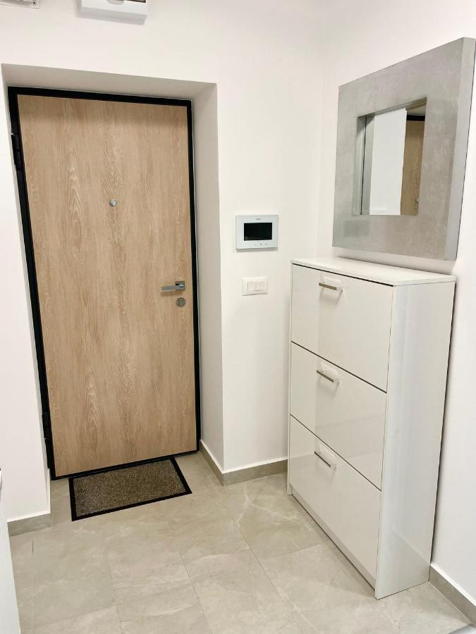 Hils Pallady Lyly Apartment *