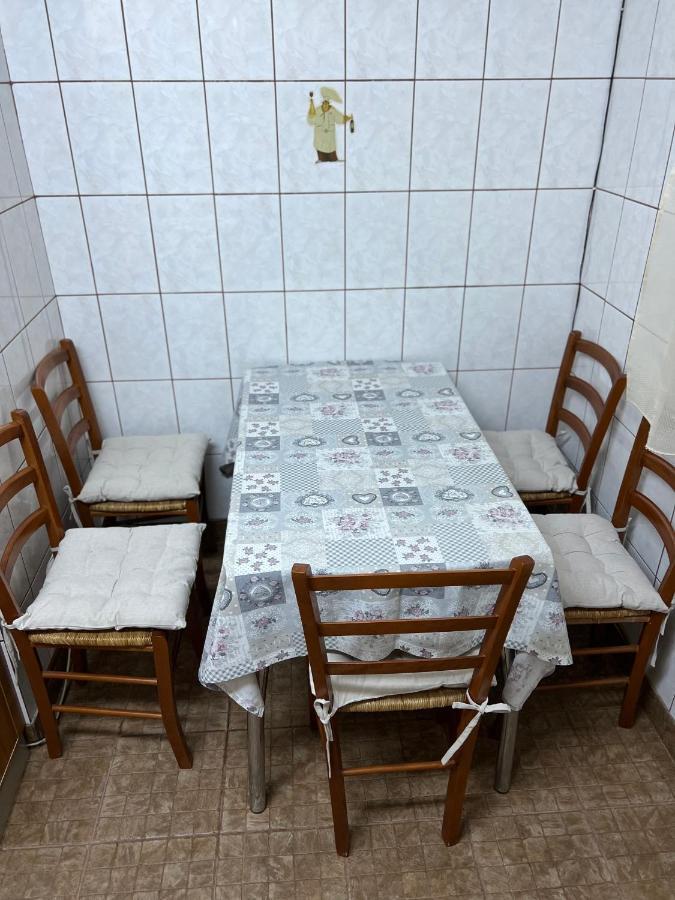 Apartament Apartament 3 Camere, Dotat Cu Toate Utilitățile Bucureşti