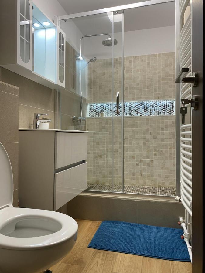 Turquoise Nerva Traian Apartment