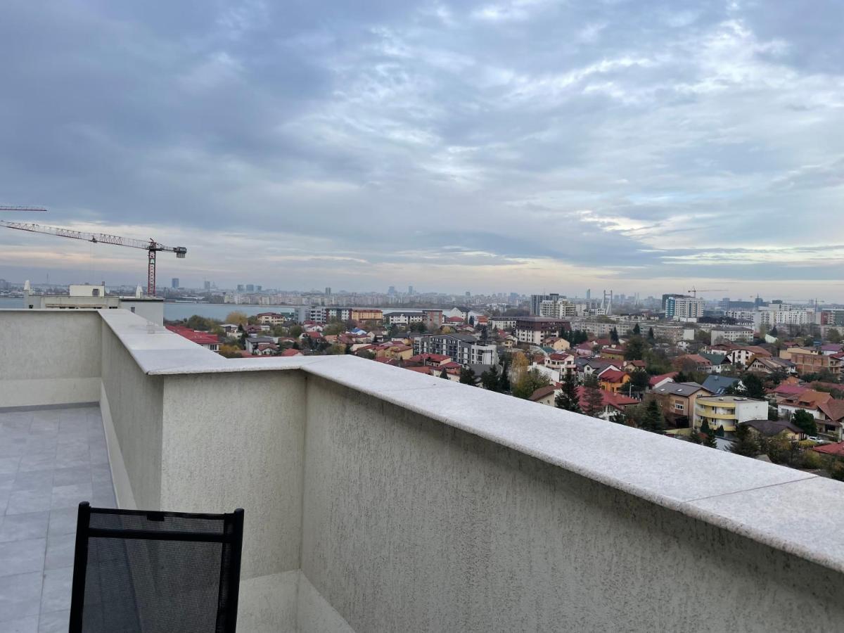 Unique Penthouse Lakeview W19 *