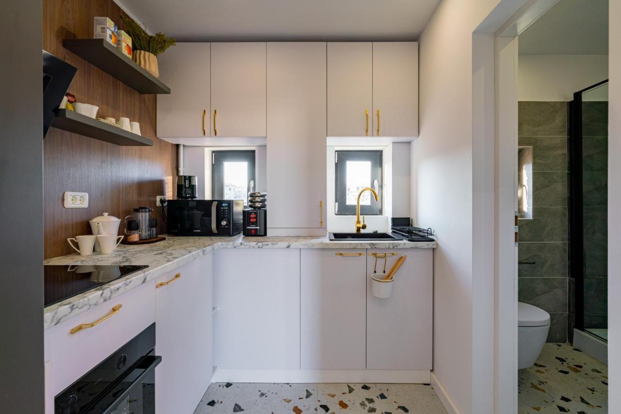 Golden View - Breathtaking Location In Apartment Bucharest