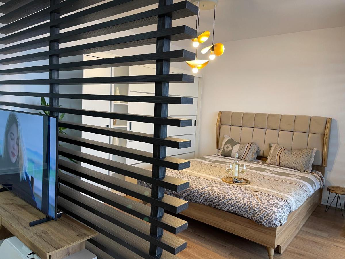 Malachite Urban Gem - Skyline Terrace Oasis Apartment