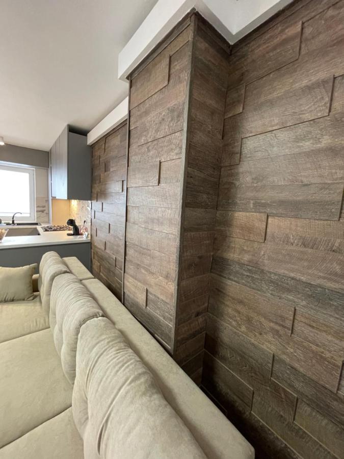 Malachite Urban Gem - Skyline Terrace Oasis Apartment Bucharest