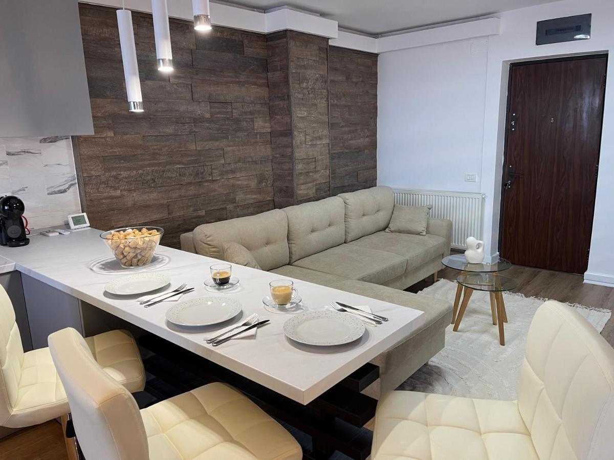 Malachite Urban Gem - Skyline Terrace Oasis Apartment Bucharest