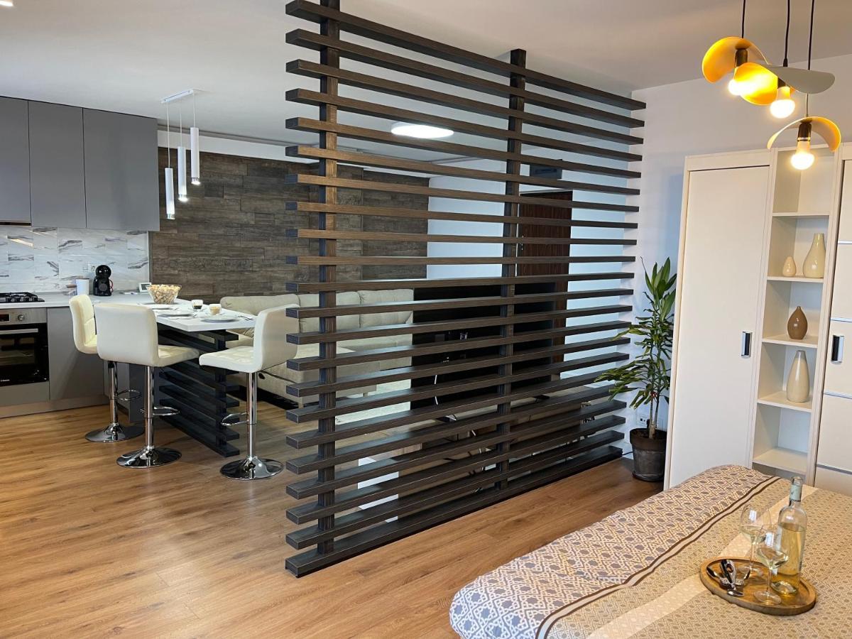Malachite Urban Gem - Skyline Terrace Oasis Apartment