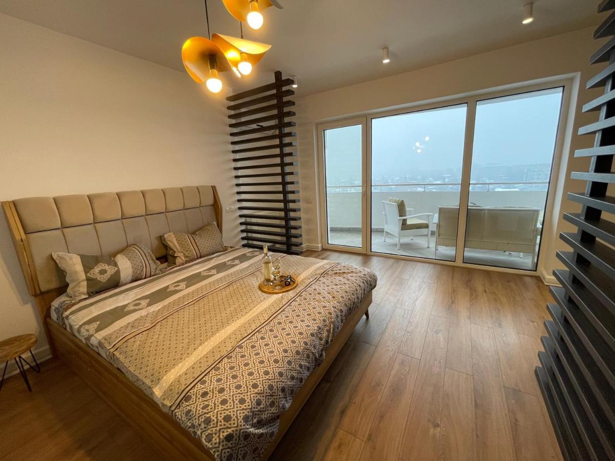 Malachite Urban Gem - Skyline Terrace Oasis Apartment