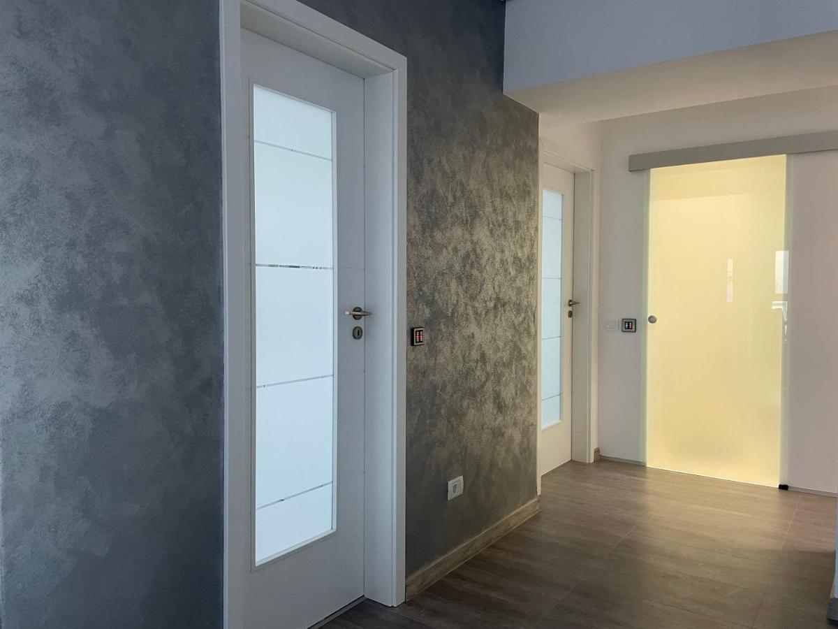 Unique Penthouse Lakeview W19