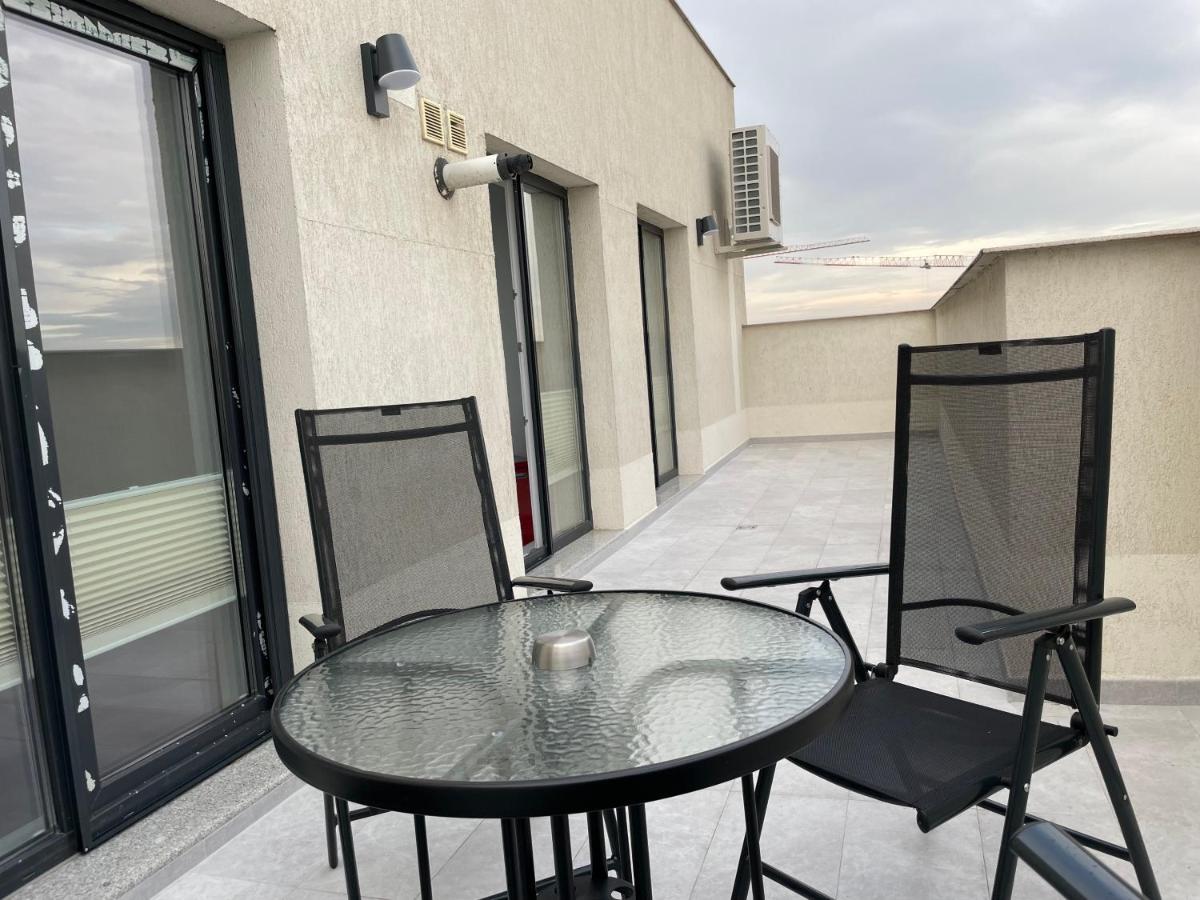 Apartment Unique Penthouse Lakeview W19 *