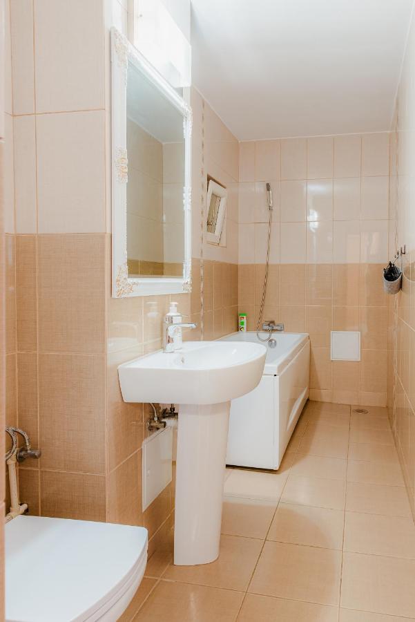 Apartament Apartament 2 Camere, Decomandat, In Zona Centrala *