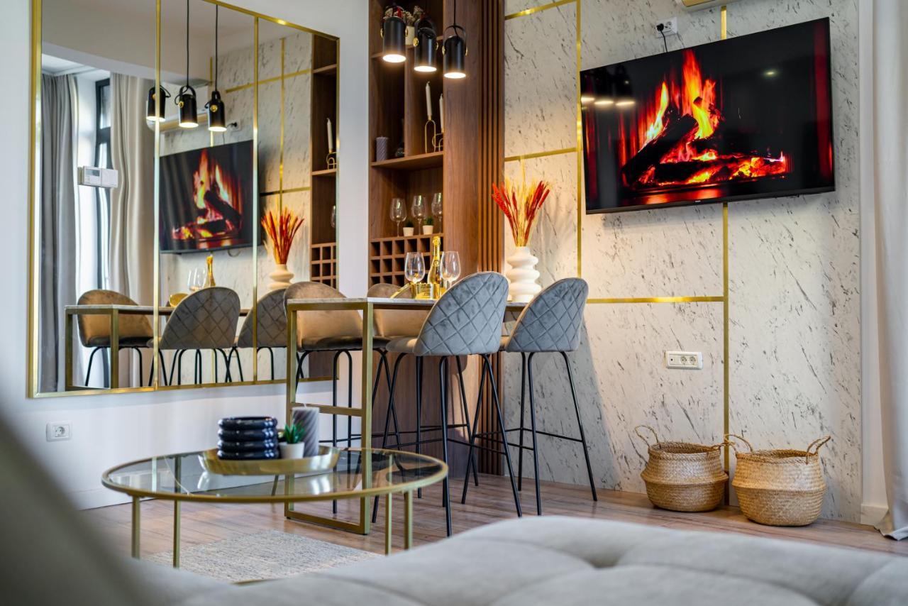 Golden View - Breathtaking Location In Apartment Bucharest