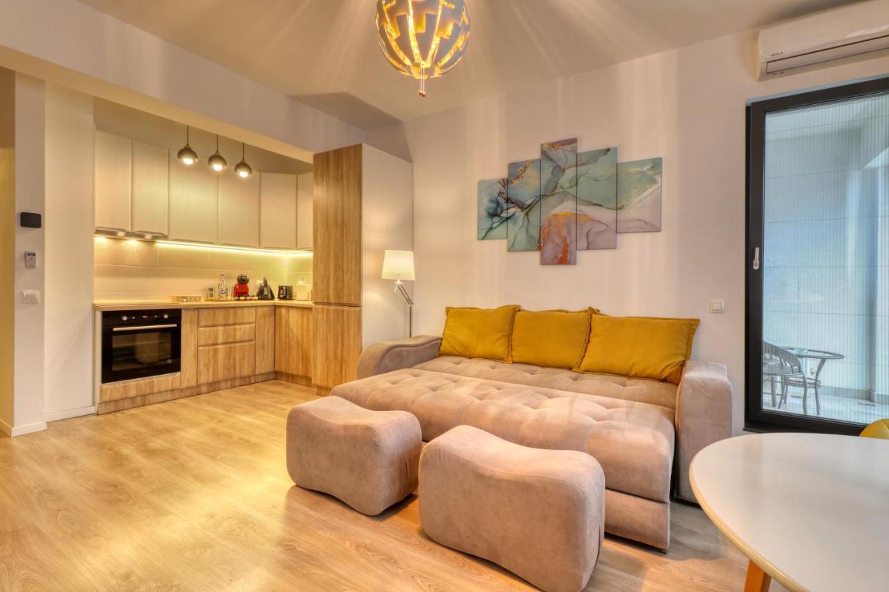 Apartment Relaxation Station: Cozy With Smart Features Near Ior Park Bucharest
