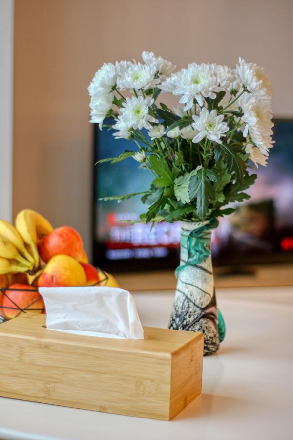 Relaxation Station: Cozy With Smart Features Near Ior Park Apartment