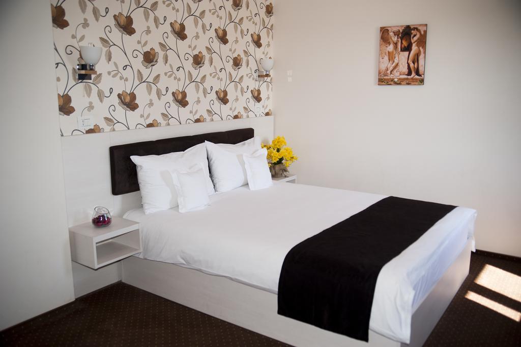 West Plaza Hotel 3*