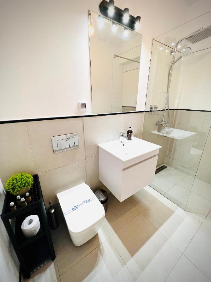 Exquisite - Two Bedroom Apartamento Bucareste