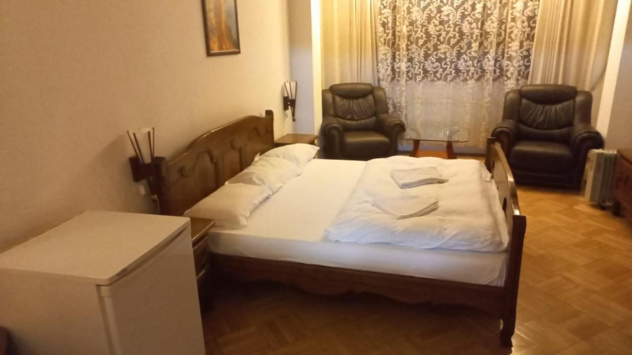 Aviatorilor Economic Low Cost * Bucureşti