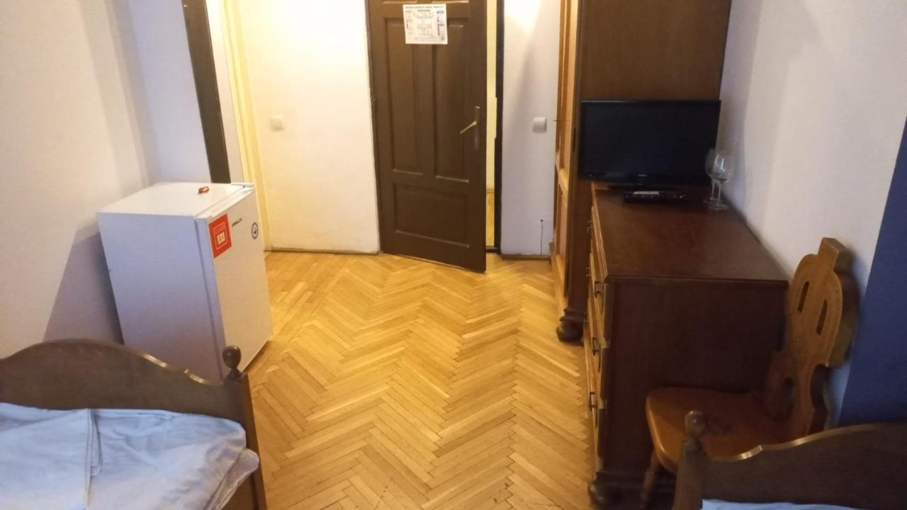 Aviatorilor Economic Low Cost Pensiune Bucureşti