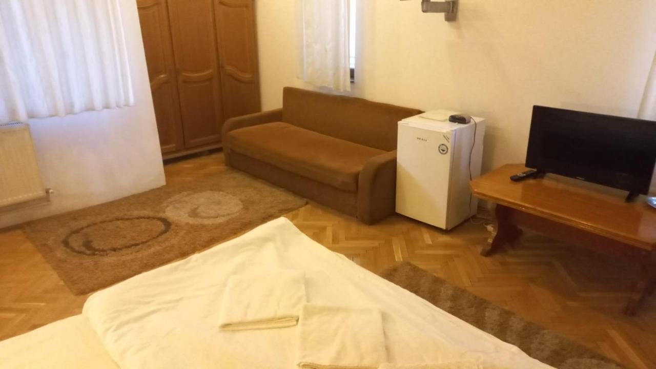 Aviatorilor Economic Low Cost Pensiune Bucureşti