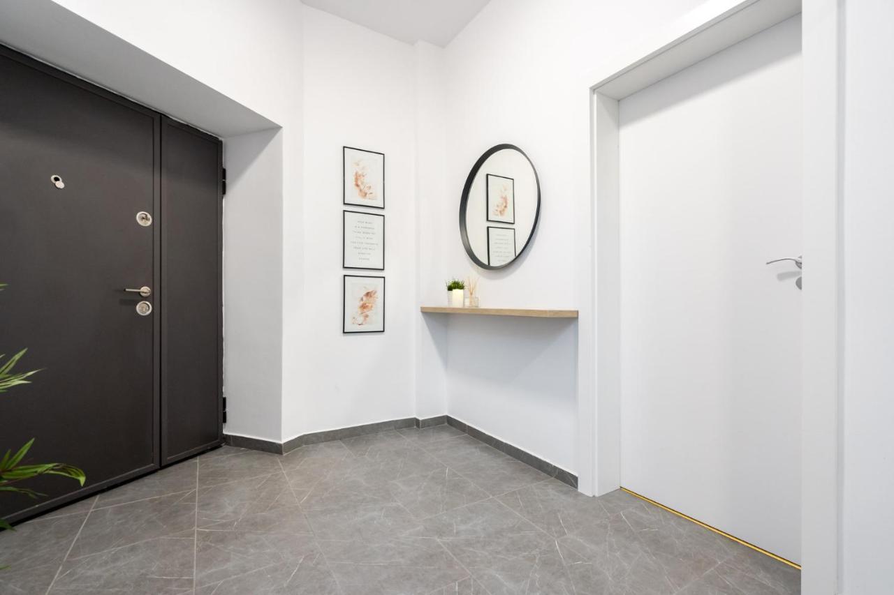 Apartament Four Bedroom Apartment, Old Town Bucureşti