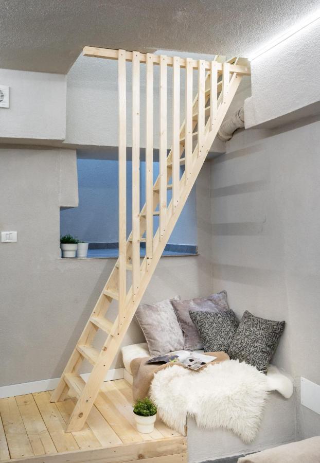 Four Bedroom Apartment, Old Town Bucureşti