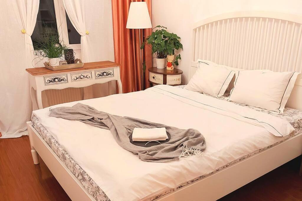 Cosy Boutique 61 Sqm - Private Parking - Ten Blocks * Bucharest