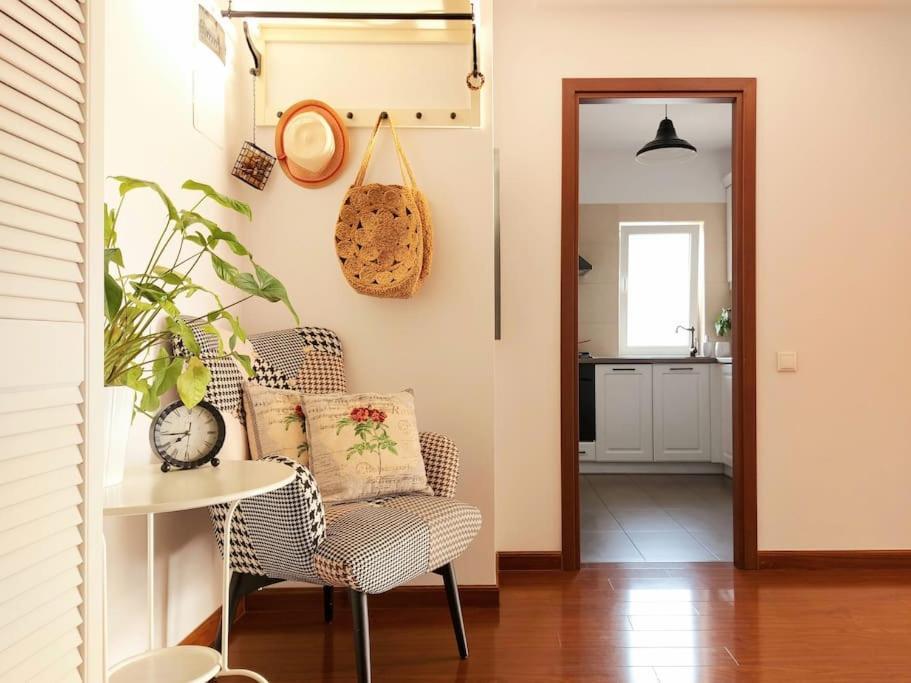 Cosy Boutique 61 Sqm - Private Parking - Ten Blocks Apartment Bucharest