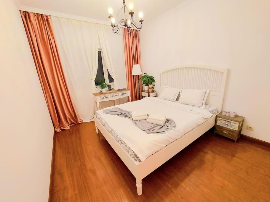 Cosy Boutique 61 Sqm - Private Parking - Ten Blocks *